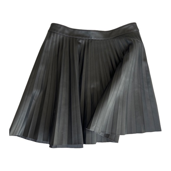 Express “Leather” Pleated Skirt Size 8 women’s - Picture 1 of 8